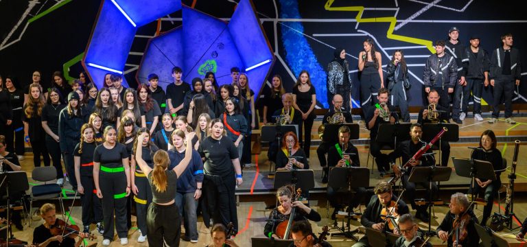 019 jugendchor, daria rumiantceva, young artists und mozarteumorchester the endz ©slt tobias witzgall lt2 3109