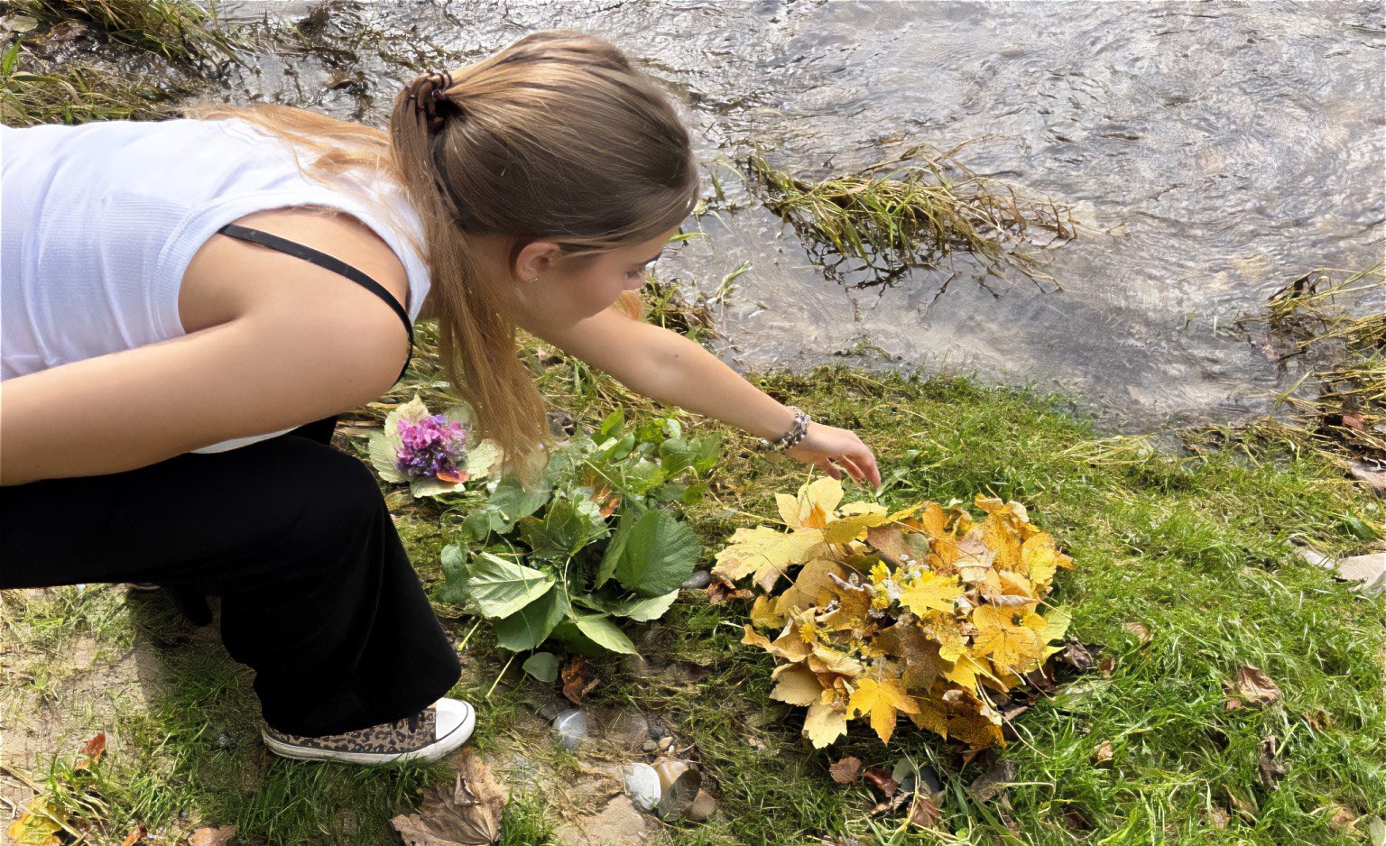 valentina mit blueten am fluss