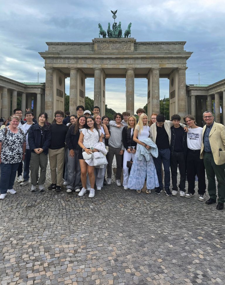 Die 10. Klasse vor dem Brandenburger Tor