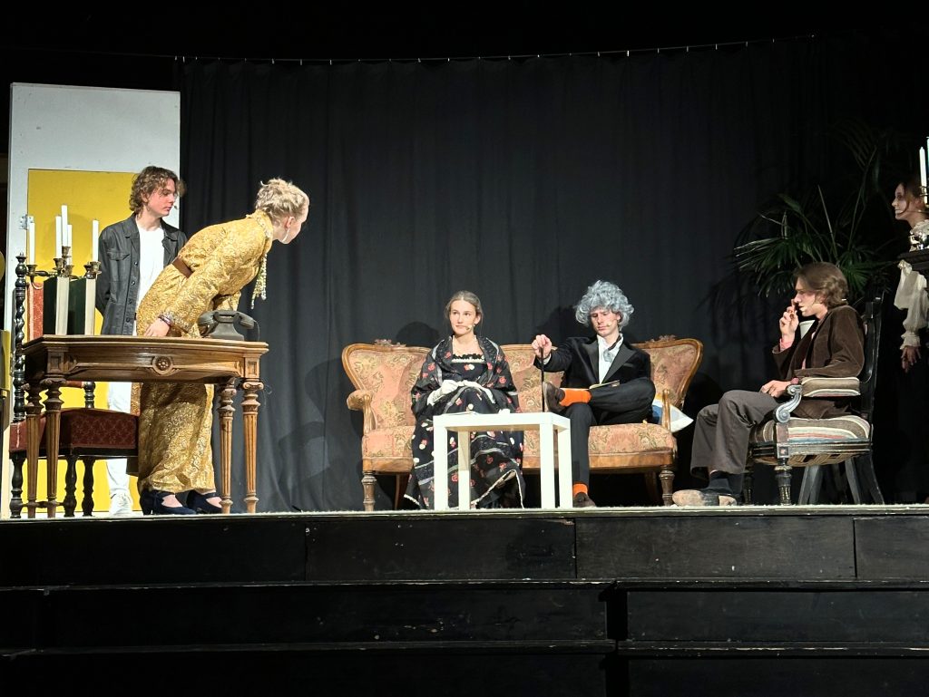 Lara und die Theater AG beim Sommerfest 2025