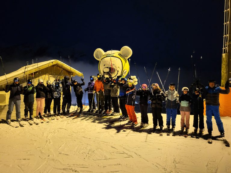 Gruppenfoto Skilager Unterstufe 2025 in Obertauern